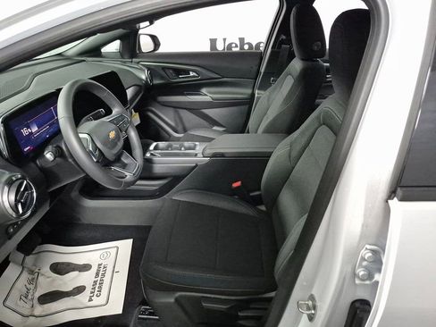 New 2026 Chevrolet Equinox EV LT image 9