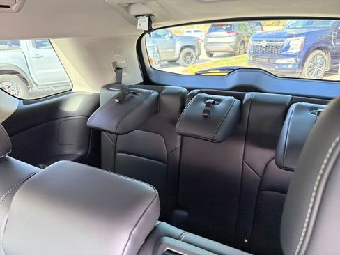 Certified 2025 Nissan Pathfinder SL image 32