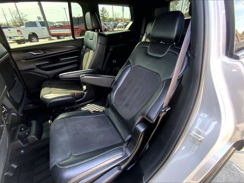 Used 2023 Jeep Grand Cherokee L Laredo image 21