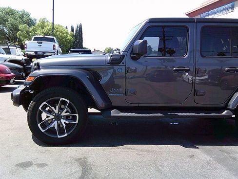 Used 2024 Jeep Wrangler Unlimited AWD/4WD image 3