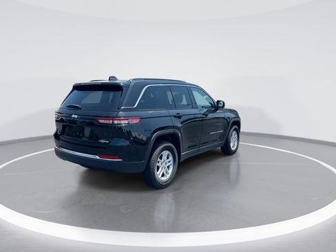 Used 2024 Jeep Grand Cherokee Laredo w/ Luxury Tech Group I AWD/4WD image 9