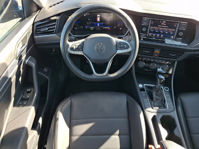 Used 2024 Volkswagen Jetta SE FWD image 11