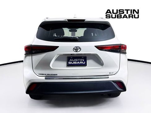 Used 2021 Toyota Highlander XLE image 6