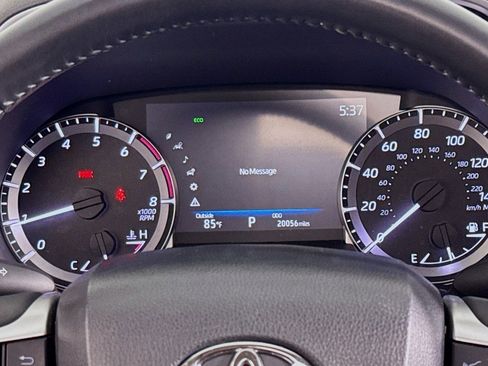 Used 2024 Toyota Highlander XLE image 18