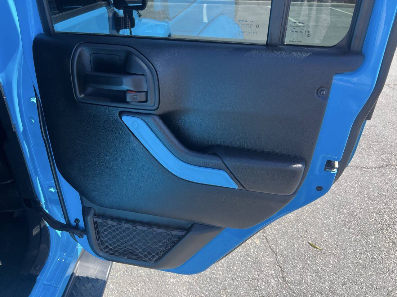 Used 2018 Jeep Wrangler Unlimited Sahara w/ Connectivity Group AWD/4WD image 26