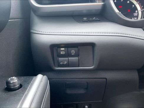 Used 2025 Toyota Highlander XLE AWD/4WD image 34