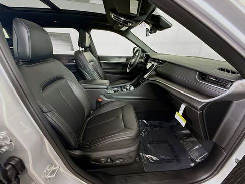 New 2025 Jeep Grand Cherokee L Limited w/ Black Appearance Package image 30