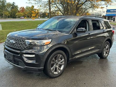 Used 2024 Ford Explorer XLT w/ Equipment Group 202A image 2