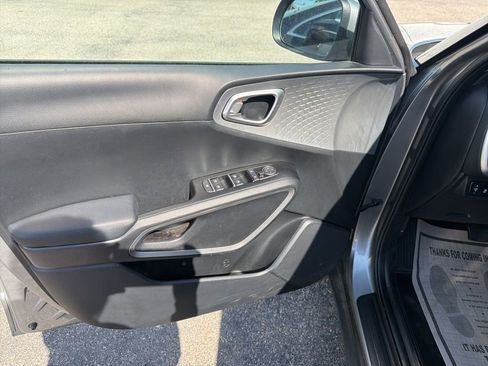 Used 2024 Kia Soul LX w/ Option Group 015 FWD image 26