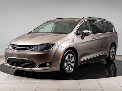Used 2018 Chrysler Pacifica Limited w/ Advanced Safetytec Group