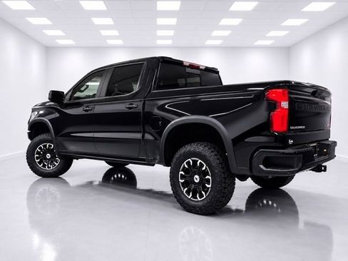 Used 2024 Chevrolet Silverado 1500 ZR2 w/ Technology Package AWD/4WD image 4