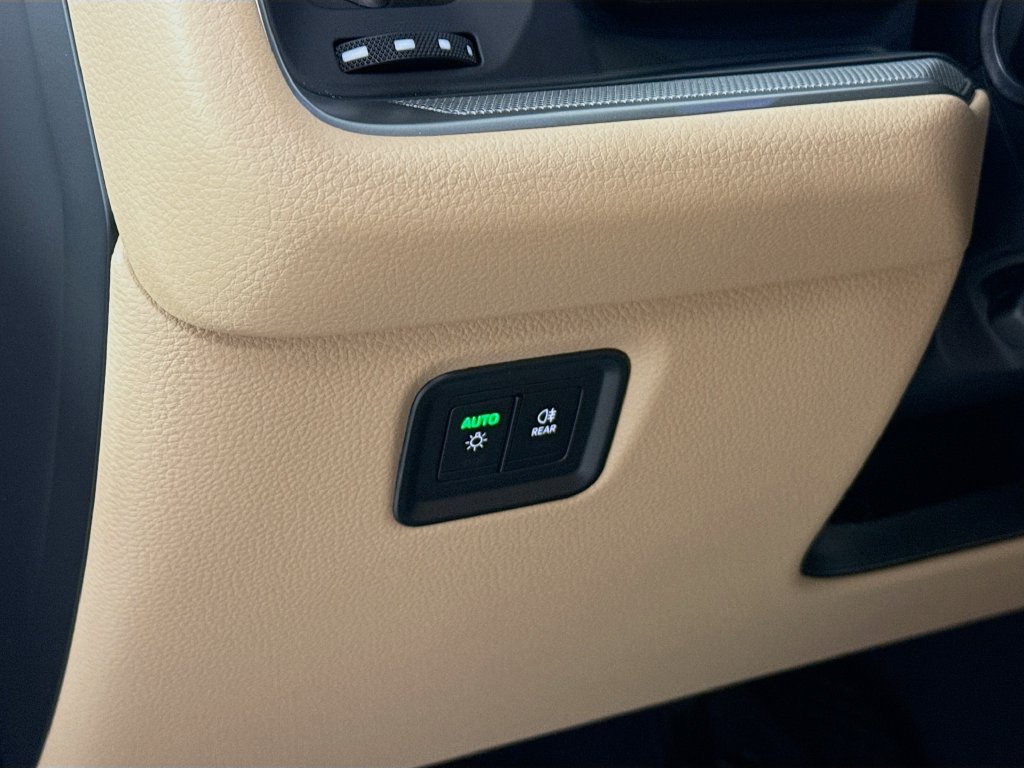 Certified 2026 Porsche Cayenne AWD/4WD image 11