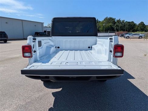 New 2025 Jeep Gladiator Sport image 24