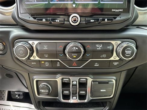 Used 2020 Jeep Gladiator Overland w/ Trailer Tow Package image 22