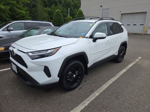 Used 2025 Toyota RAV4 XLE AWD/4WD image 7