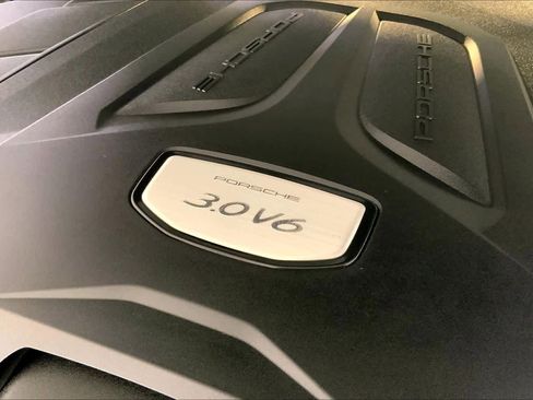 Used 2022 Porsche Cayenne Platinum Edition image 33