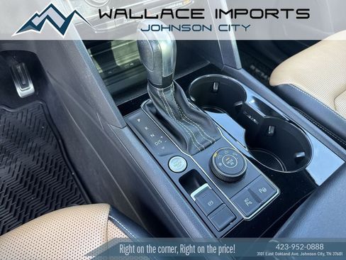 Certified 2022 Volkswagen Atlas Cross Sport SEL Premium R-Line AWD/4WD image 18