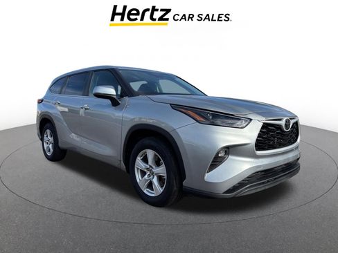 Used 2025 Toyota Highlander LE image 1