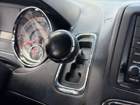 Used 2020 Dodge Grand Caravan SXT FWD image 31