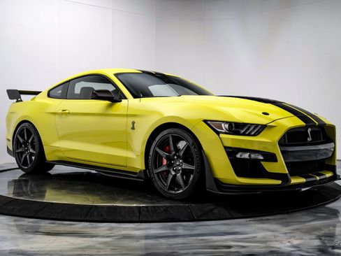 Used 2021 Ford Mustang Shelby GT500 w/ Carbon Fiber Track Pack image 22