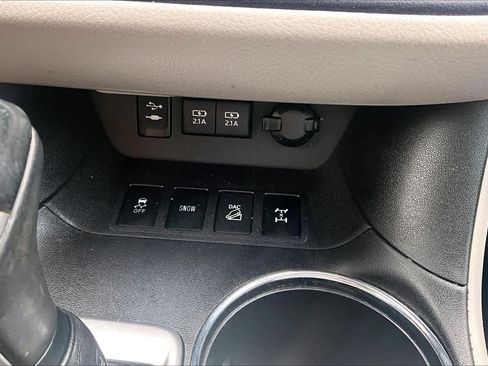 Used 2018 Toyota Highlander XLE AWD/4WD image 33