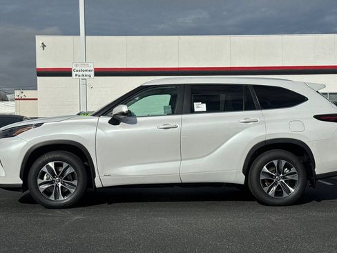 New 2026 Toyota Highlander XLE image 6