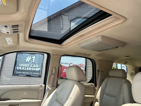 Used 2007 Cadillac Escalade AWD w/ Information Package image 17