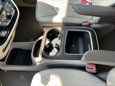 Used 2019 Chrysler Pacifica Touring-L Plus FWD image 18