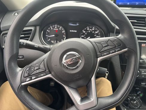 Used 2017 Nissan Rogue S AWD/4WD image 10