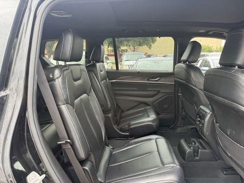 Used 2024 Jeep Grand Cherokee L Limited w/ Luxury Tech Group II AWD/4WD image 32