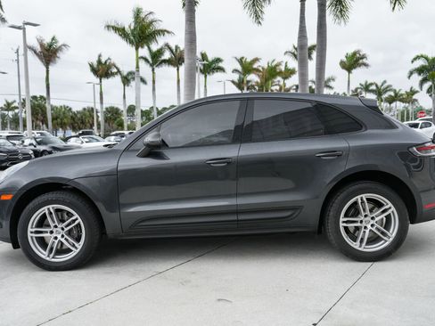 Used 2022 Porsche Macan Base image 6