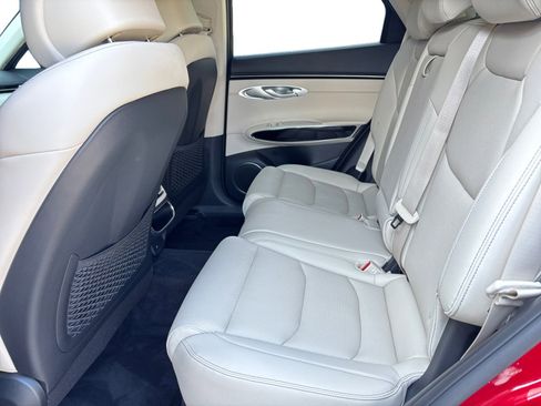 Used 2025 Genesis GV70 2.5T image 13