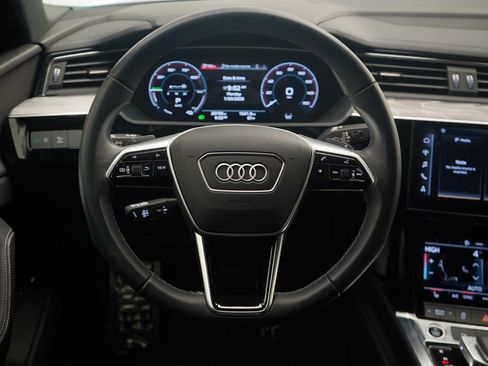 Used 2024 Audi Q8 e-tron Premium image 9