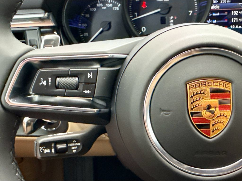 Used 2026 Porsche Macan AWD/4WD image 13
