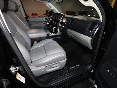 Used 2016 Toyota Sequoia Limited AWD/4WD image 36