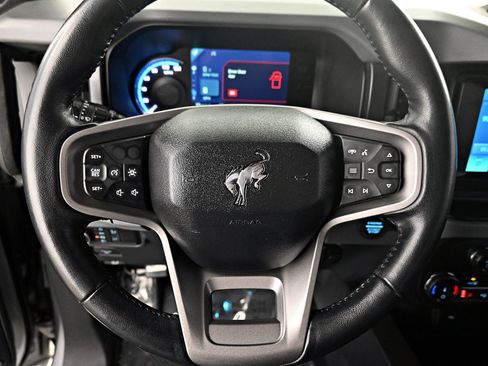 Used 2022 Ford Bronco Black Diamond image 6