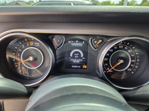 Used 2018 Jeep Wrangler Unlimited Sport AWD/4WD image 16