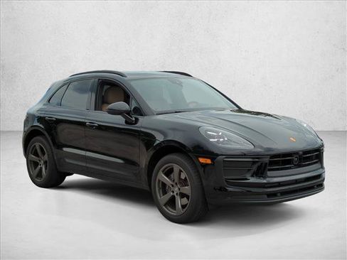 Used 2025 Porsche Macan AWD/4WD image 3