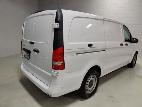 Used 2023 Mercedes-Benz Metris image 3