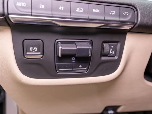 Used 2024 Cadillac Escalade Premium Luxury w/ Performance Package AWD/4WD image 36