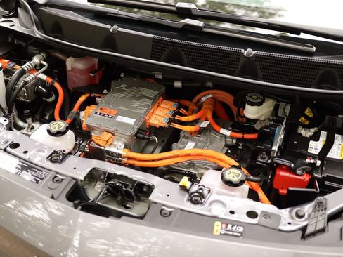 Used 2023 Chevrolet Bolt LT FWD image 30