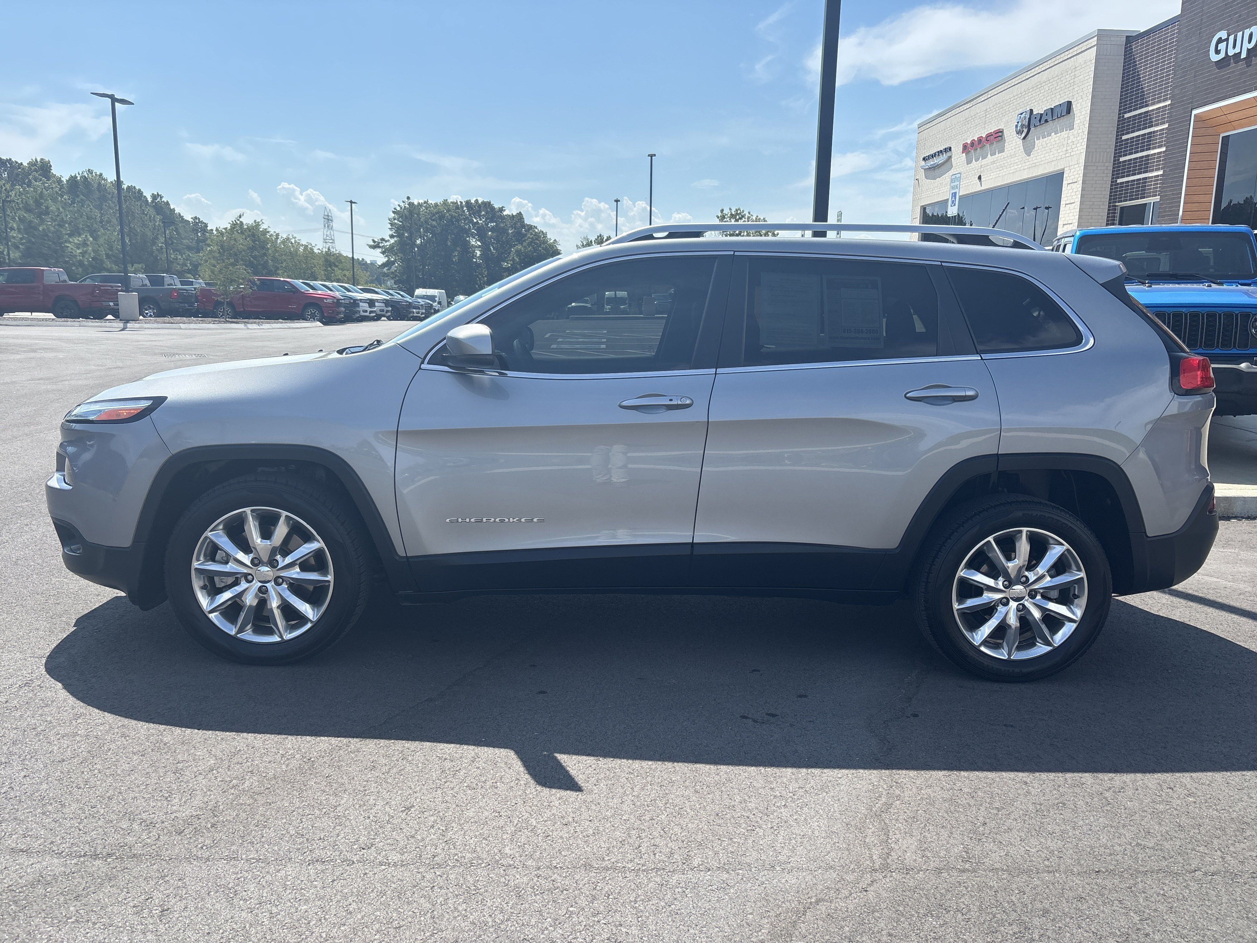 Used 2015 Jeep Cherokee Limited FWD image 2