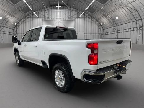 Used 2022 Chevrolet Silverado 2500 LT w/ Convenience Package AWD/4WD image 2