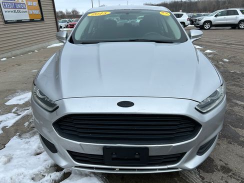 Used 2015 Ford Fusion SE image 2
