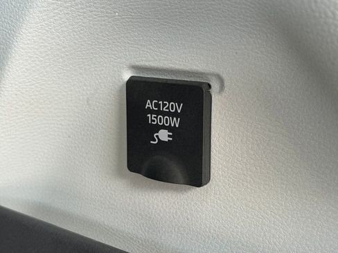 Used 2024 Toyota Sienna XSE w/ XSE Plus Package image 17