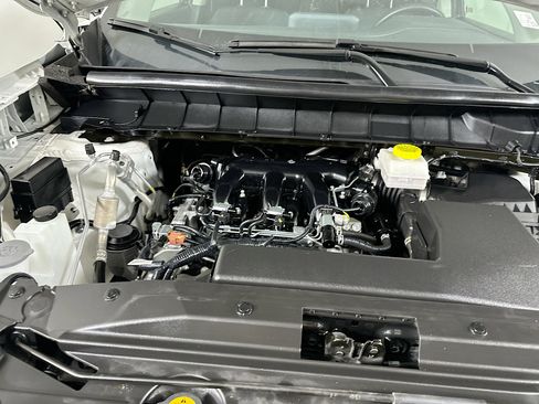 Used 2024 Nissan Pathfinder SV image 33