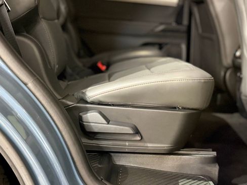 Used 2025 Ford Explorer Active w/ Active Comfort Package image 65