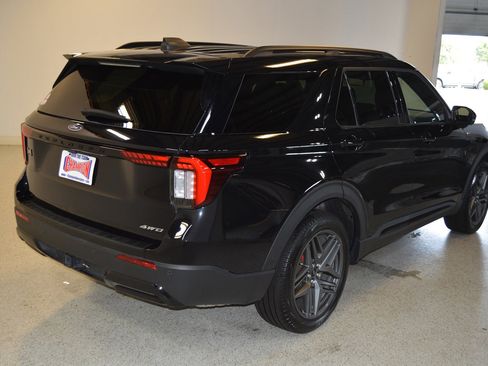 Used 2025 Ford Explorer ST-Line w/ Premium Package AWD/4WD image 3