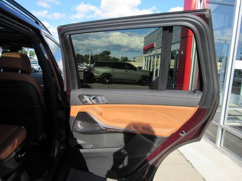 Used 2022 BMW X7 M50i AWD/4WD image 11