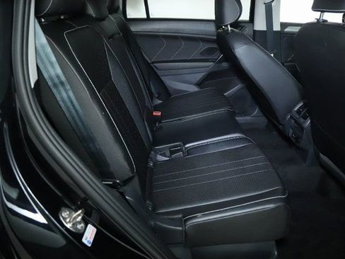 Used 2023 Volkswagen Tiguan SE w/ Panoramic Sunroof Package AWD/4WD image 34